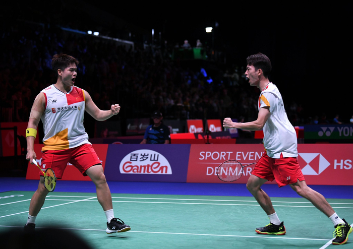 都彰显出铁 都彰显出铁